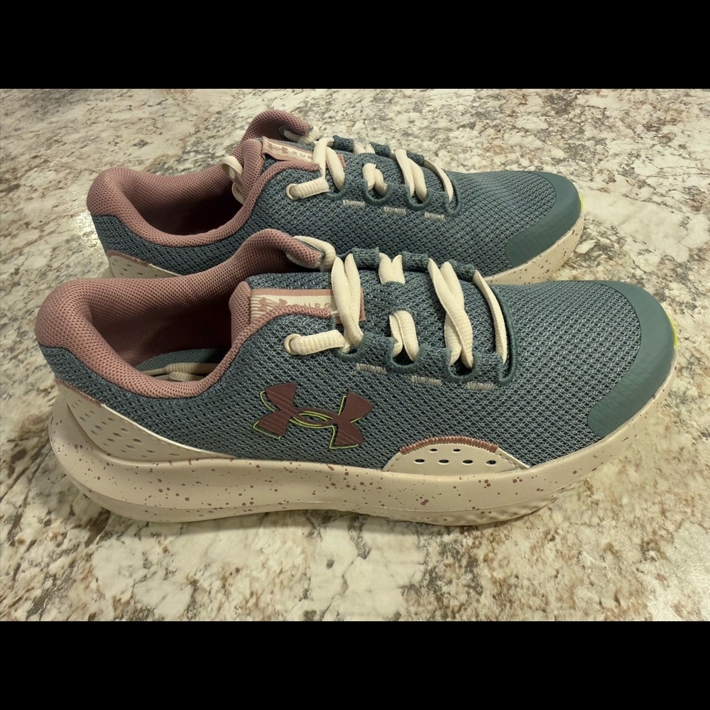 Girl’s Under Armour tennis shoes